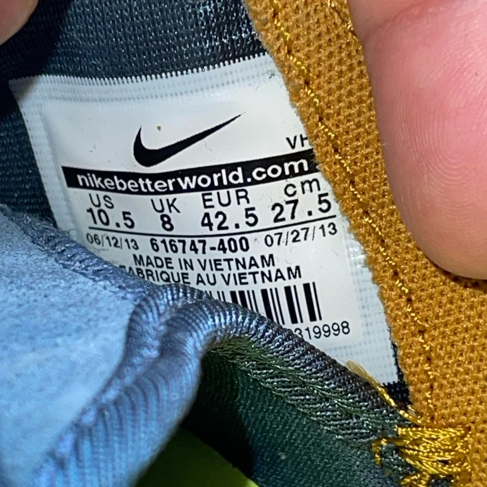 Nike Rosherun Blue and Yellow Athletic Shoes with Cushioned Design